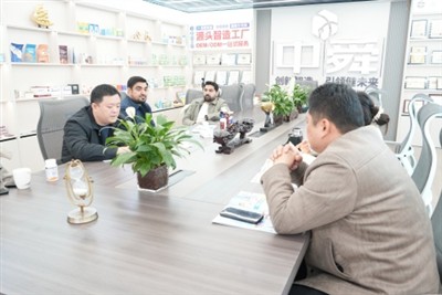 Patnè Pakistani yo te rive pou bay konsèy.